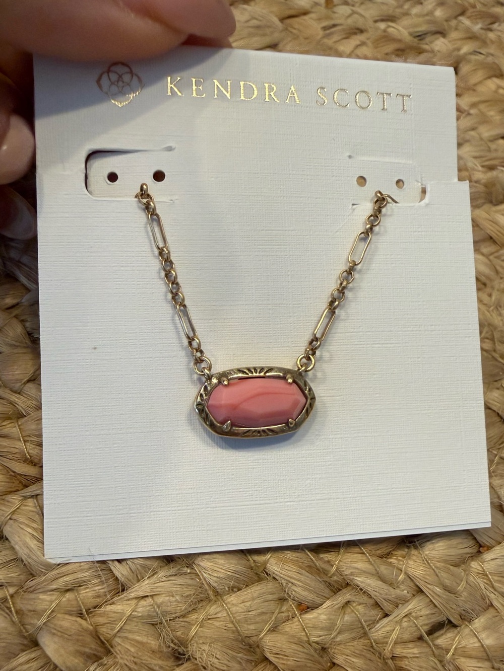 🌷Kendra Scott Elisa Vintage Gold Etch Frame Short Pendant Necklace in Blush